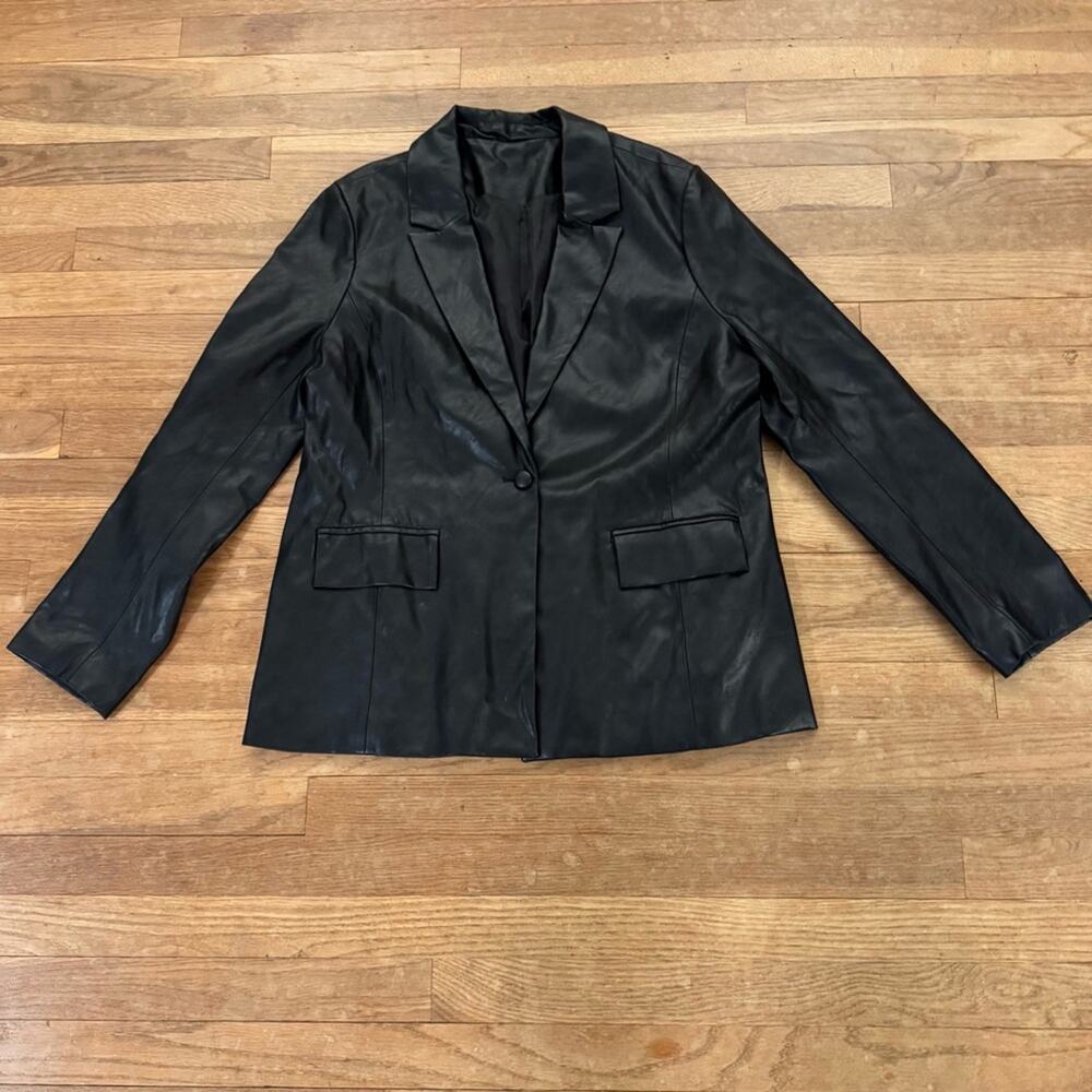 Black faux leather one-button jacket size large L b40